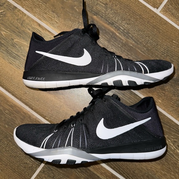 Nike Shoes - Women’s Nike Black Sneakers